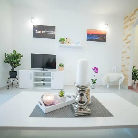 Appartement Comfortable With Jacuzzi Kaštel Novi