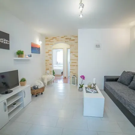 Comfortable With Jacuzzi Appartement