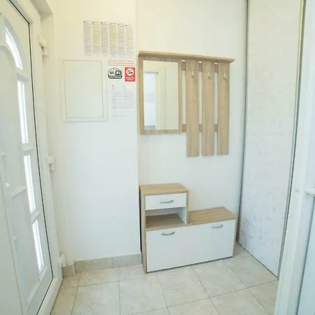 Appartement Comfortable With Jacuzzi Kaštel Novi